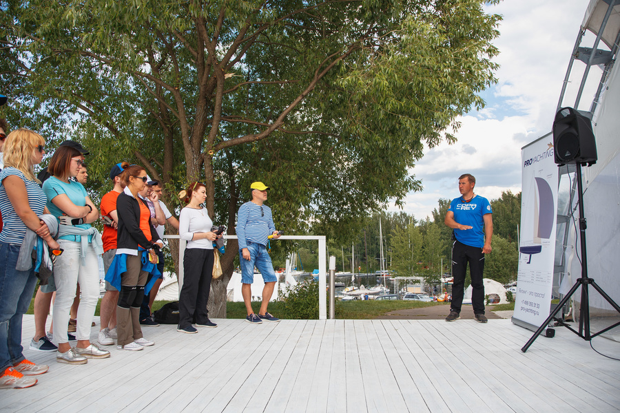 Students at the PROyachting Sailing School in «Halsa» learn the Platu 25 monotype schematic.