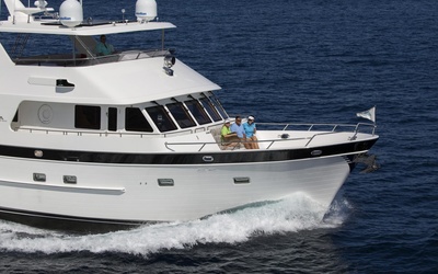 Outer Reef 820 Cockpit Motoryacht
