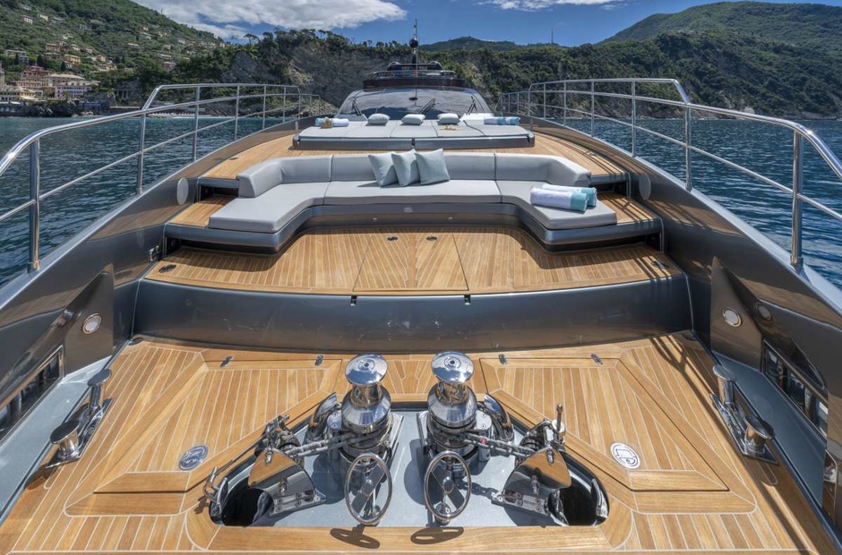 Riva Maximus