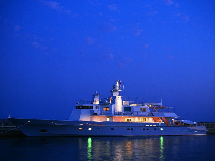 Lurssen Ronin