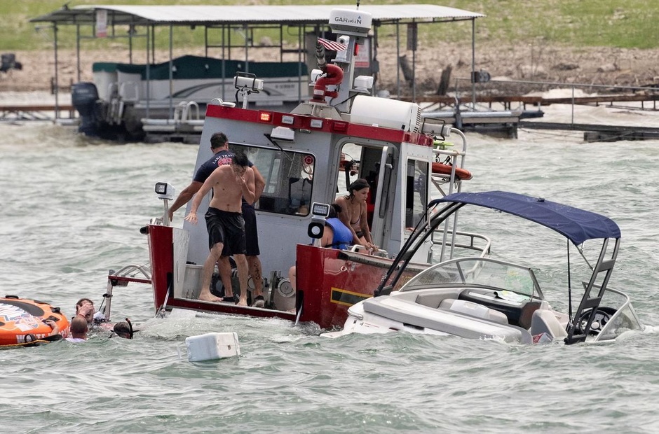 Four boats sank during the parade for President Trump.