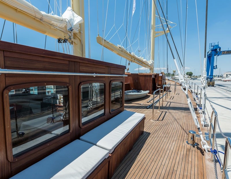 Ark Yacht Rhea