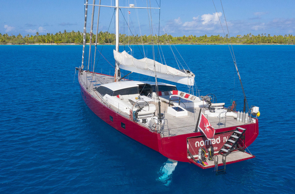 Maxi Dolphin Nomad IV