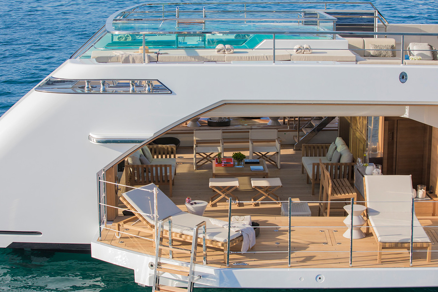 Beach club on Lady Lena
