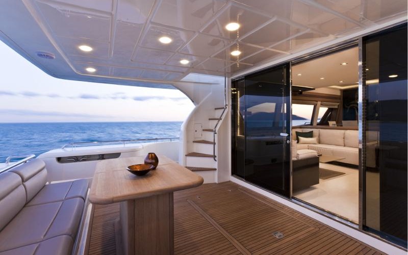 Ferretti 750