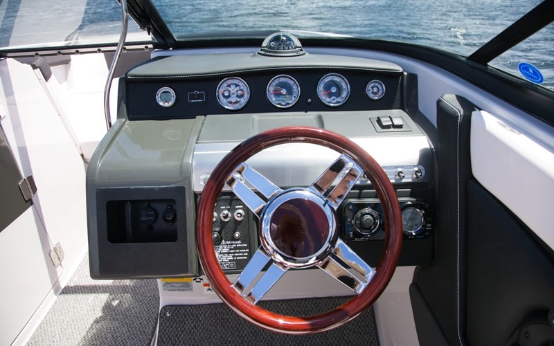 Four Winns SL242