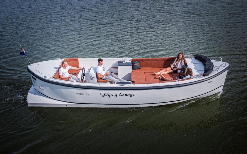 Maxima 750 Flying Lounge