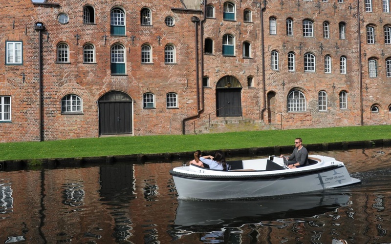 Corsiva 595 Tender