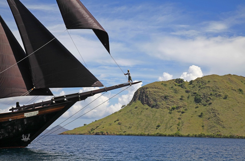 Konjo Boat builders  Dunia Baru