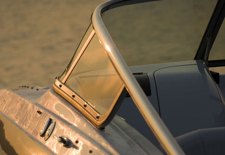 Regal 2520 Deck Boat