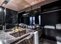 There are even faucets in the restroom - and those in gilding. They are inlaid with sapphires and rubies. The restroom, by the way, is completely marble. It's so beautiful, you'll forget why you actually came in.