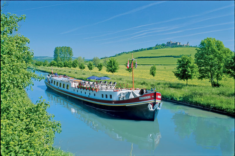 The four-storey Hirondelle slides through the waters of Burgundy.