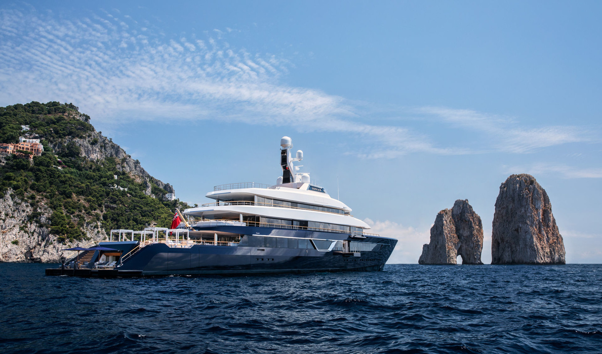 Alas, concerning the interiors Feadship keeps silence. One can only speak with confidence of a glass elevator and saloon on the main deck, away from the lack of ceiling supports.