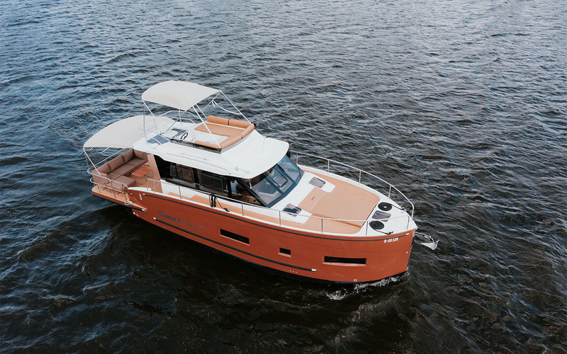 Cobra Futura 36