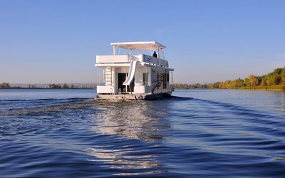 Thoroughbred Houseboats 15' х 51'