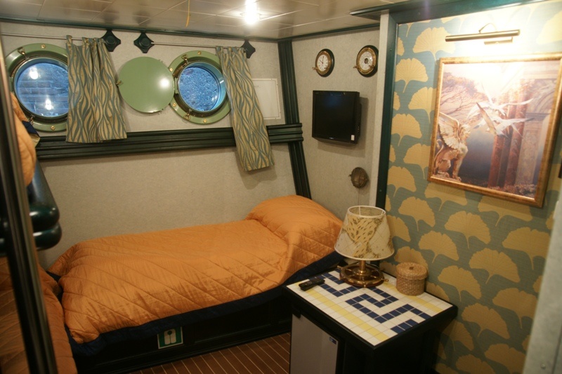 Guest cabin