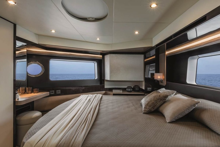 Absolute Shuttle 48