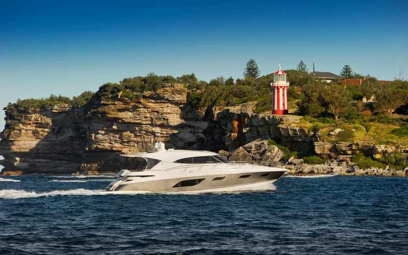 Riviera 6000 Sport Yacht