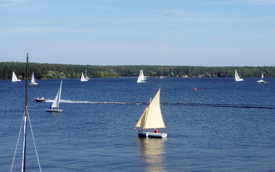 12 футов «12 футов Динги» (12′ Dinghy) с одномачтовым рейковым парусным вооружением шлюп