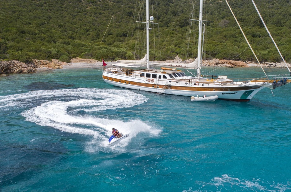 Custom Boats Caner IV