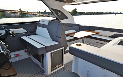 Cruisers Yachts 42 GLS OB