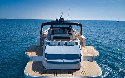 Cayman 540WA