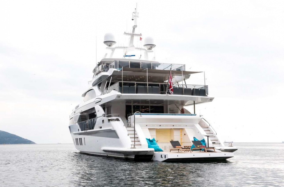Benetti Charade