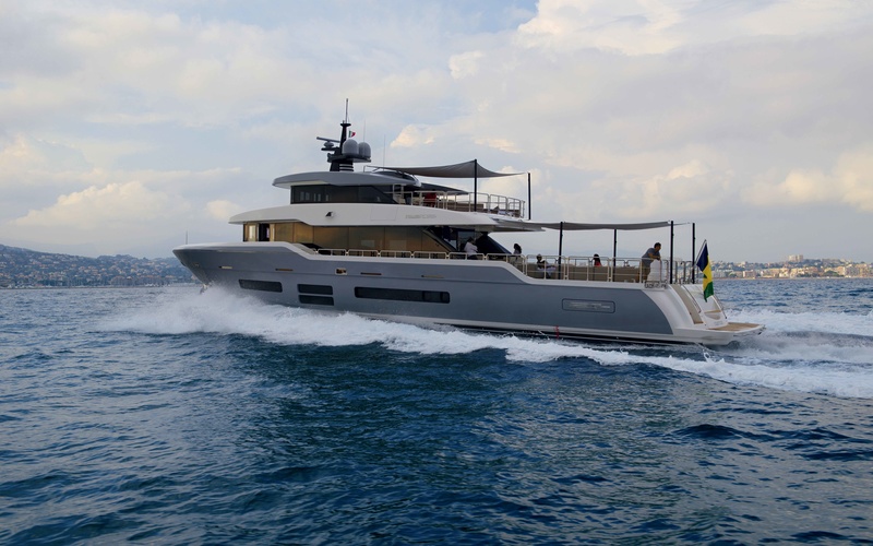 Canados  Oceanic 90