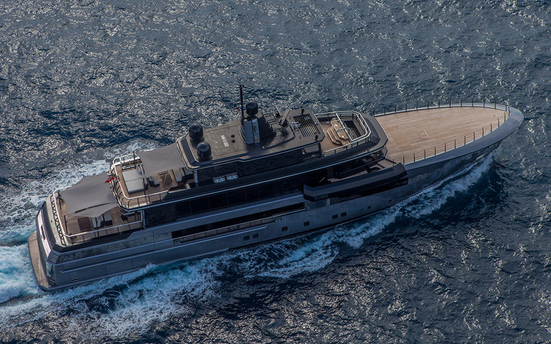 Cutwater C-302 Coupe