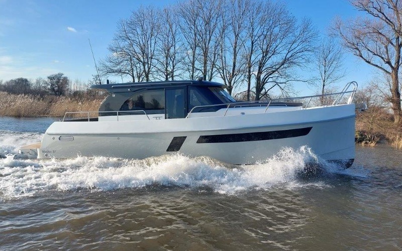 Maxima 37