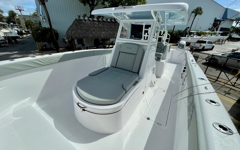 Twin Vee 340 Center Console GFX