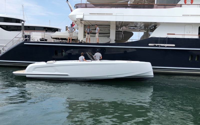 Vanquish VQ32 Custom Tender