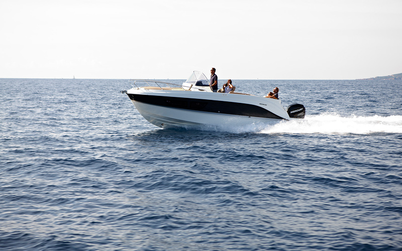 Quicksilver Activ 805 Sundeck