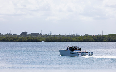 Twin Vee 400 Center Console GFX