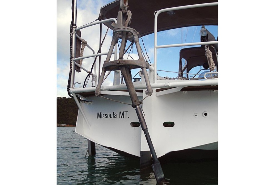 Alva Simon's Aries Roger Henry, the unbeatable Aries yacht, has faithfully served for over thirty years, having sailed two round the world. Judging by his condition, there is every reason to believe that he will outlive his owner.