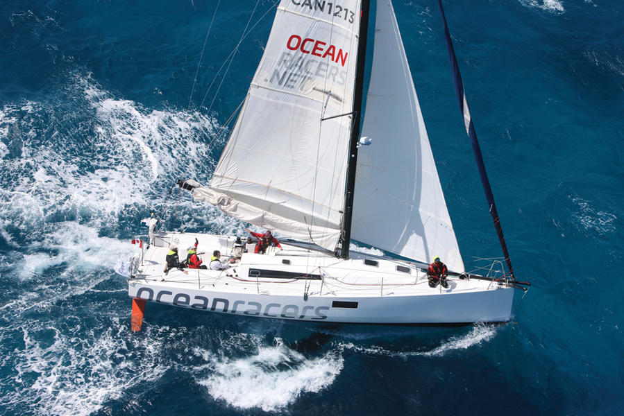 Knowing how and when to reduce the area of the mainsail, you will increase the level of safety of crossings in fresh wind.