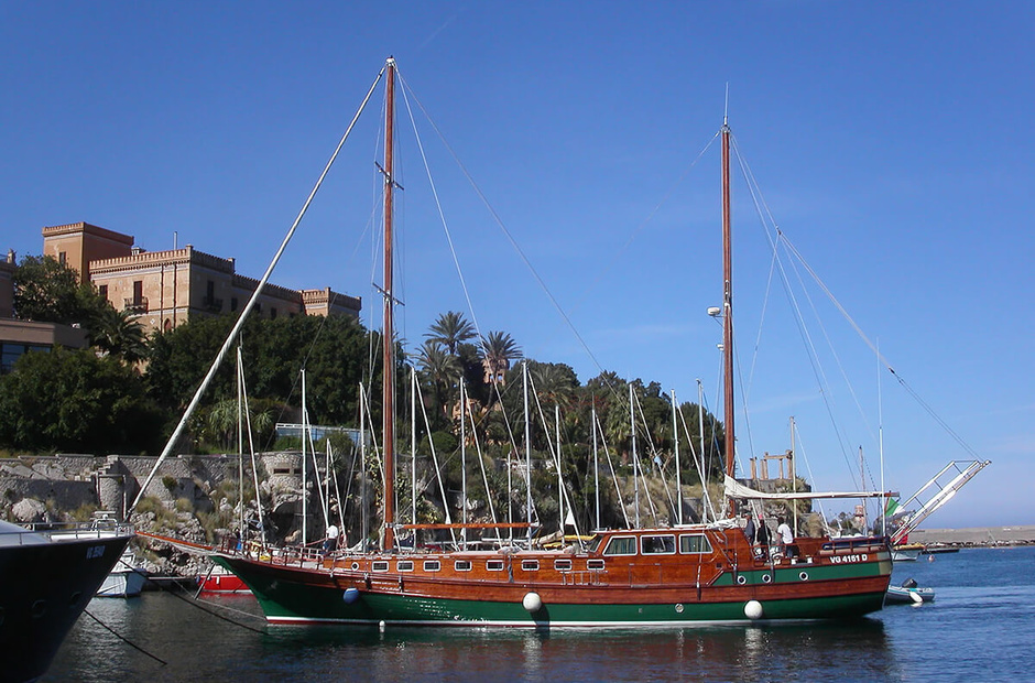 Custom Boats Mariagiovanna