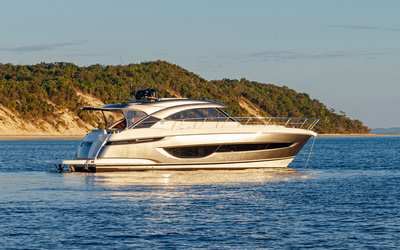 Riviera 4600 Sport Yacht Platinum Edition