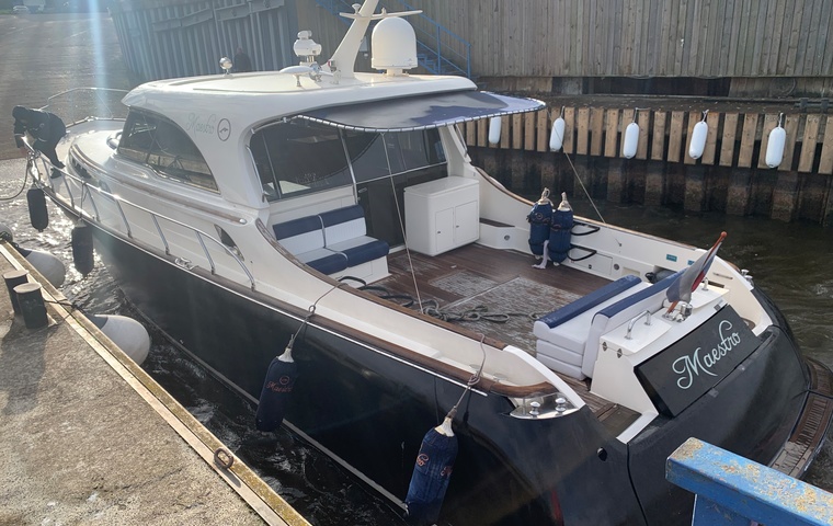 Mochi Craft Dolphin 51 (2004)