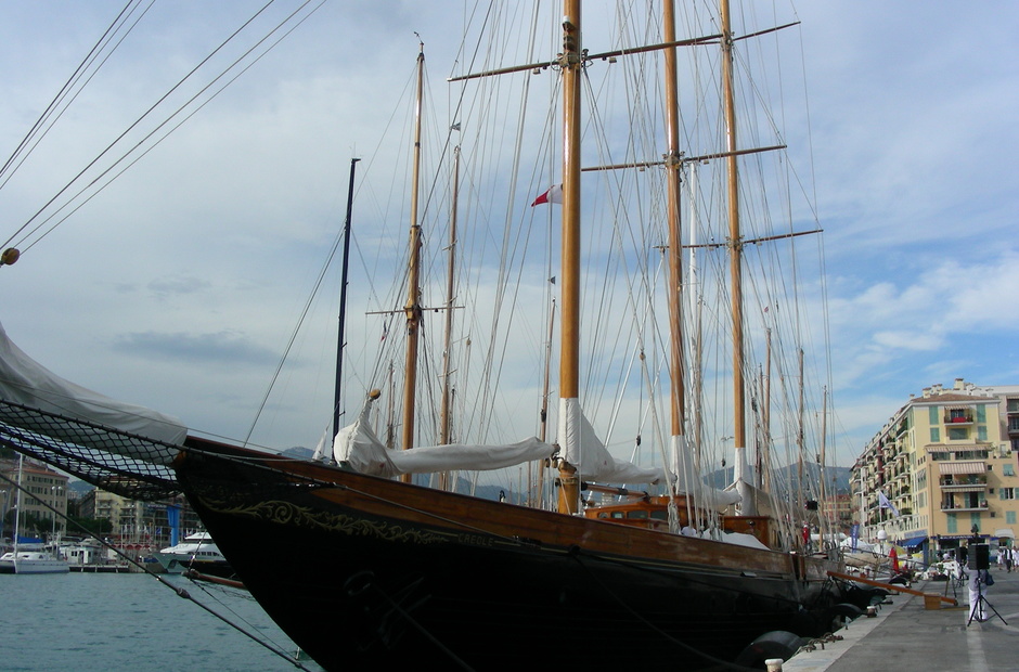 Camper & Nicholsons  Creole