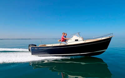 Rhea 27 Escapade