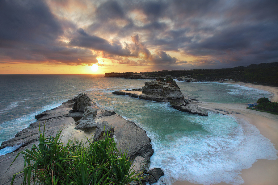 Indonesia is waiting for tourists on yachts