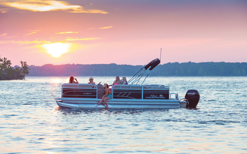 Sun Tracker Party Barge 22 RF DLX