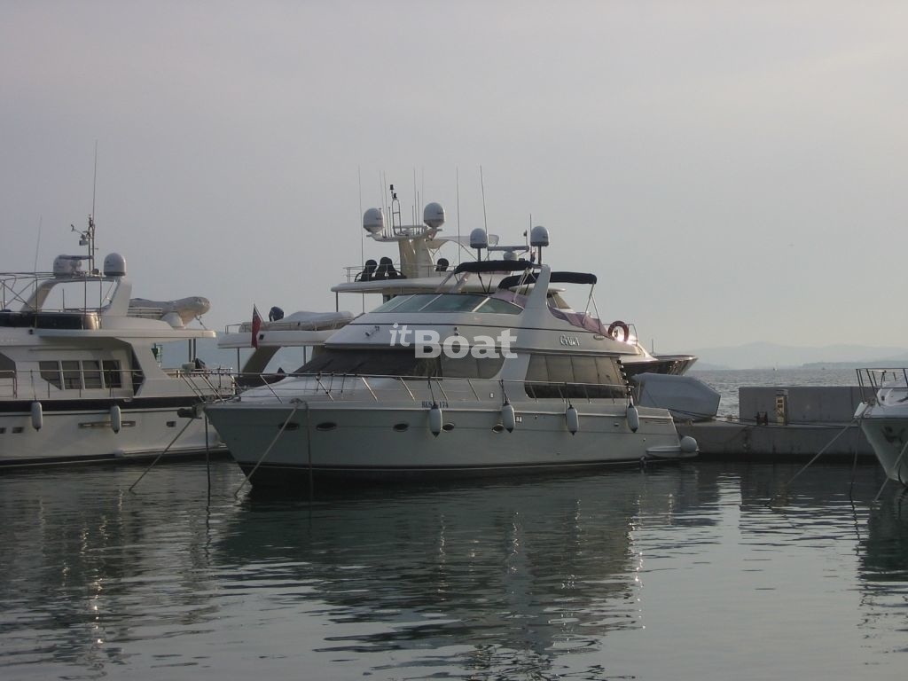 Carver 570 Voyager (2004)