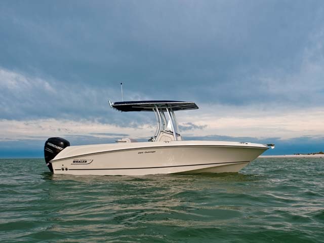 Boston Whaler 220 Outrage