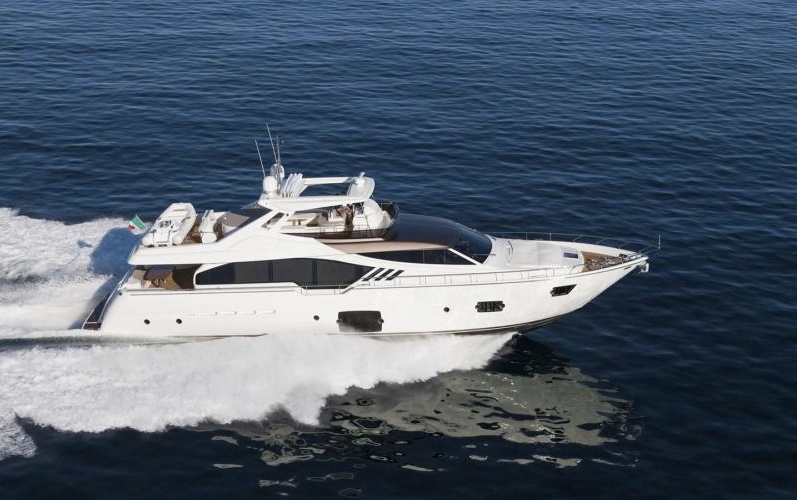 Ferretti 870