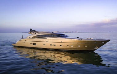 AB Yachts Five Waves
