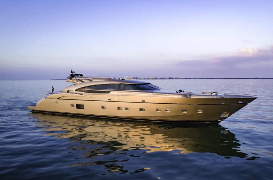 AB Yachts Five Waves