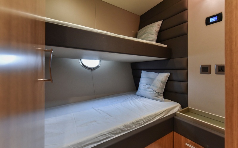 Majesty 48