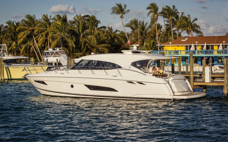 Riviera 5400 Sport Yacht